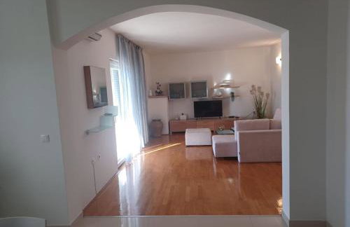 Three Bedroom Apartment With Terrace And Sea View - Foto 2