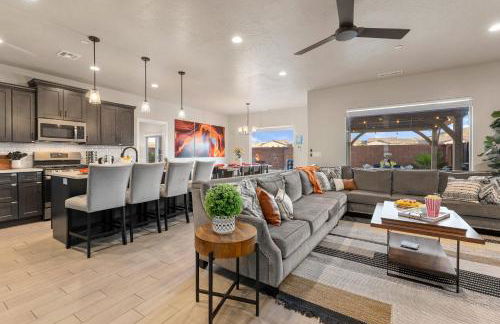 Zion Village Resort 2053 Brand New Home!! Private Pool, Hot Tub, and 35mins from Zion National Park - Foto 11