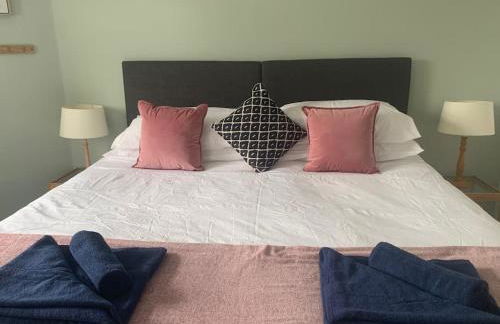 May Cottage - Heart of Vibrant Village & 10 mins Walk to Beach - Photo 4