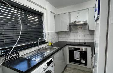 Quiet 2-Bed with Private Garden and Drive - Foto 3