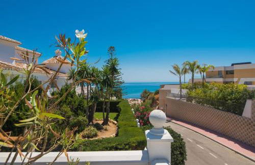 Dream beach-side villa with sea views & close to golf - Photo 41