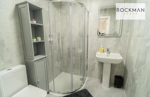 Royal Oak Apartments 3 - Secure Parking - Perfect for Contractors - 2 Bedroom - 2 Bathroom - Fast Wi-fi - Long Term Stays - - Foto 8