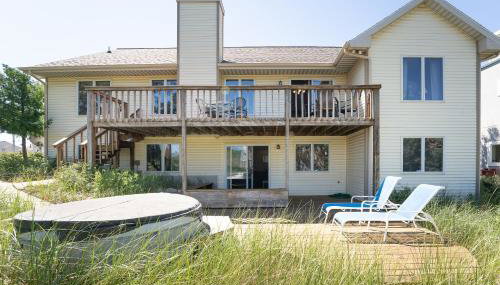 Experience lakeside luxury at Sunset Cove, a spacious 5-bedroom home - Foto 4