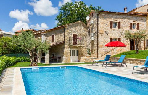 Villa Zoro with a lovely garden and a private POOL in the middle of Istria - Foto 1
