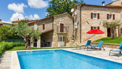 Villa Zoro with a lovely garden and a private POOL in the middle of Istria - Foto 1