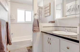 4 Bedrooms and 5 Beds with Game Room Only 5 min Drive to College and Perfect for Family's - Foto 38