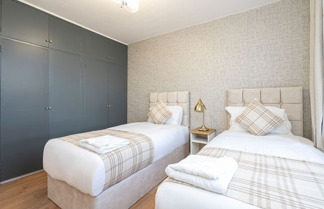 Lovely Apartments in Landward Court - Photo 17