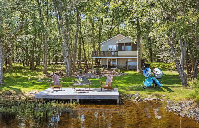 Lake Daze by Avantstay Lakefront w/ Modern Interior, Enclosed Porch & Hot Tub - Foto 2