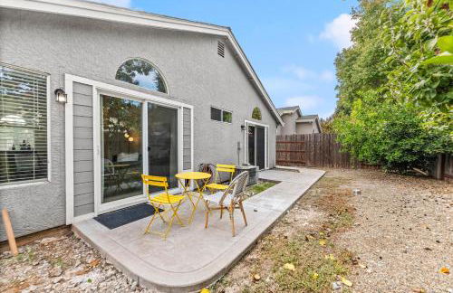 Recently Upgraded House with King Suite, quiet NBHD, Fast Wifi, and Yard - Foto 34