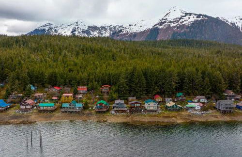 Remote Island Escape with Breathtaking Views - Photo 36