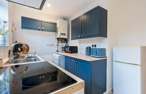 Cozy 2BR Getaway - Private Hot Tub & Bath Retreat - Foto 19