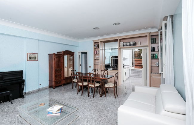 Lush Garden Steps Away from Great Park - Foto 18