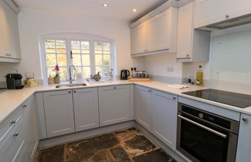 April Cottage - Photo 10