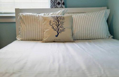 Seabreeze Sueños ※ Surfside Abode a Walk to Beach - Foto 27