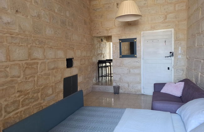 Beautiful 1-bed Apartment in Ħal Qormi - Photo 1