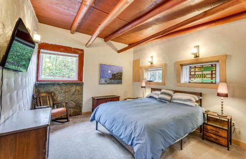 10 Mi to Mtn Resort Normalville Cabin with Balcony! - Foto 16