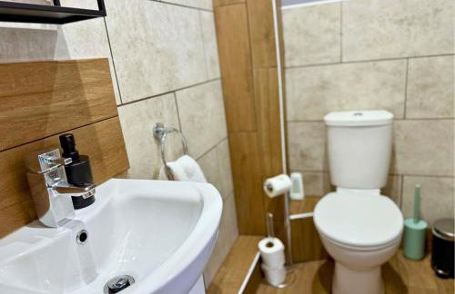 Pool Table 1-Bedroom House, near City Centre and Public Transport, Dog Friendly, Sleeps 5, Free Parking - Foto 34