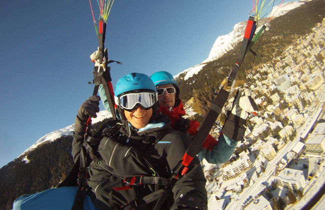 Volo in parapendio sulle Alpi svizzere - Foto 3