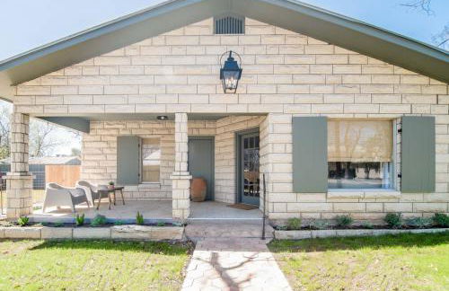 The Gable - 3 BLKS from Main St - Photo 13