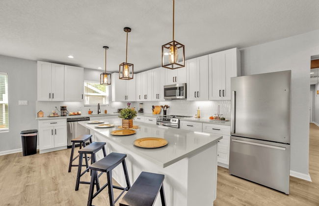 Spacious & Homey 4br/3ba W/amenities Near Downtown - Foto 11