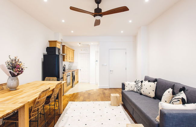 2 Bed Apartment Right on Trafalgar Square - Photo 32