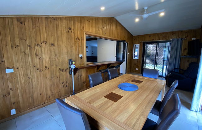 4 Bedroom Family Friendly Retreat - Photo 11