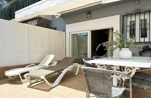 Your Poolside Paradise by the Sea - Foto 28