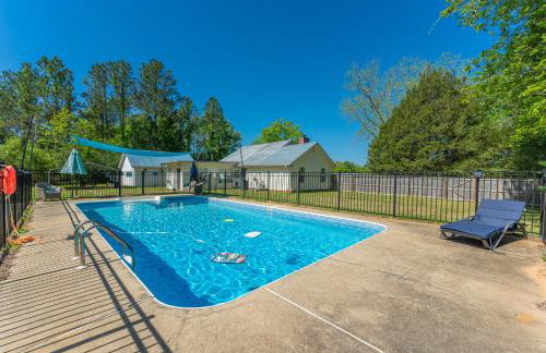 Private Pool and 3BR Family Fun Home with Gazebo - Foto 1