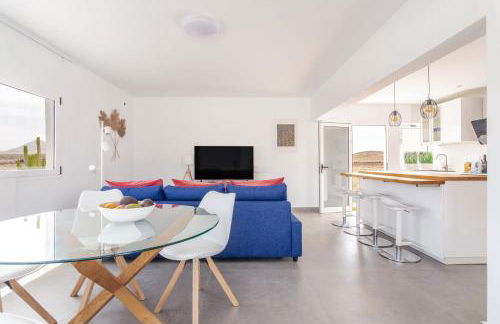 Casita San Juan, near Famara Beach, Surf, Kite, Hike - Photo 6