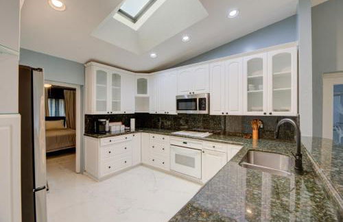 4BR Lakeview vacation home with 5beds, sleeps 10, Game Room, Mins to Sawgrass Mills - Foto 15