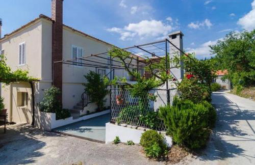 Villa Dalmatian Gem - Two-Bedroom Villa with Terrace and Swimming Pool - Photo 27