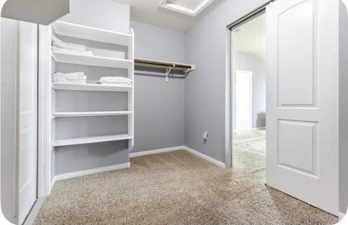 Modern 4BR Retreat, Fast WiFi, Parking, Less than 15 mins from Austin - Foto 16