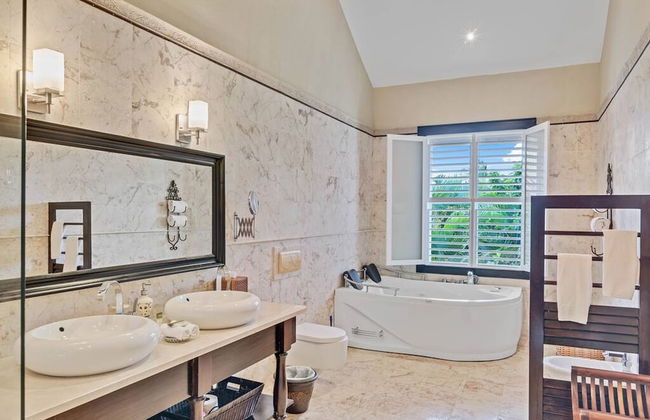 Sophisticated Villas With Private Pools and Staff - Foto 27