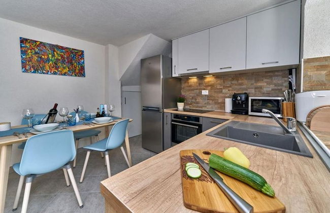 Elegant Stone House With Jacuzzi, Terrace, and Private Yard in Solta - Foto 7