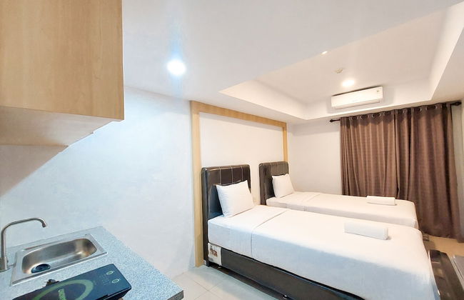 Homey And Comfortable Studio At De Prima Apartment - Photo 2