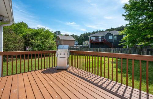 Fully Fenced & Stylish 3BR Near LakePoint Sports - Foto 34