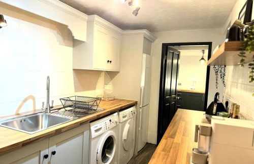 Peak District Getaway Retreat! The most Stunning Garden Views - Firepit - Brand newly refurbished - Perfect for friends & family getaways - Photo 11