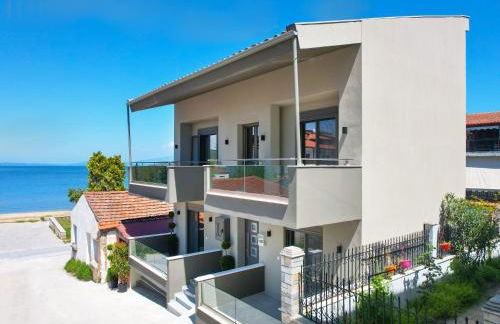 Theros By The Sea - Photo 4