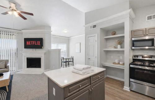 North Dallas 1BR Escape Modern Design Amenities - Photo 7