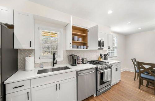 Beautifully Modern Newly-Renovated Cottage in Norcross - Foto 15