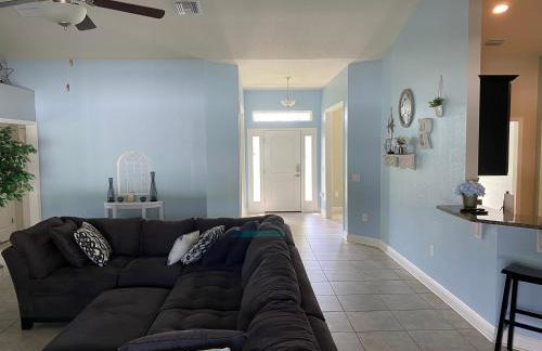 Gone Coastal! Large Heated pool home 30 min from beaches! - Foto 15