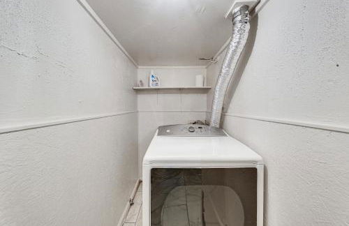 Historic Heart of Tuskegee! Cozy Home Near Campus - Foto 17