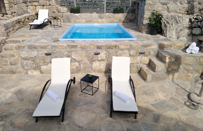 Stone Holiday Home in Brotnice Dalmatia with Outdoor Hot Tub - Foto 9