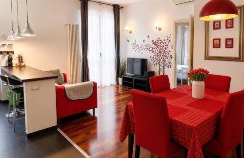 The Red Suite in Florence with Free Parking - Photo 1