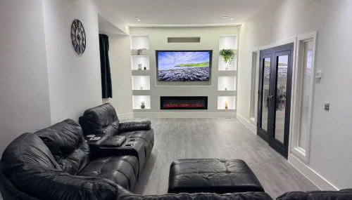 Luxury home 5 bedroom 3 bathroom games room parking - Foto 1