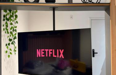 Studio 63 novo, luxuoso e completo com ar condicionado e cama Queen Size - Centro Mogi - Até 4 Pessoas - Foto 12