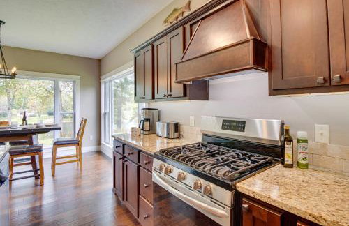 Flippin Home with Deck and Grill Steps to White River - Foto 9