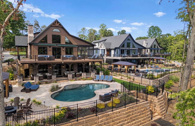 Black Bear Lodge by Avantstay Lakefront, Dock, Pool, Theater Sleeps 20+ - Foto 70