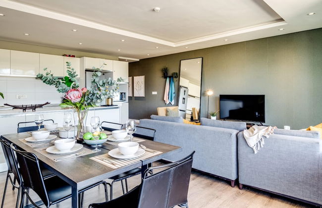 Urban Chic Apartment Close to Waterfront Warwick - Photo 22