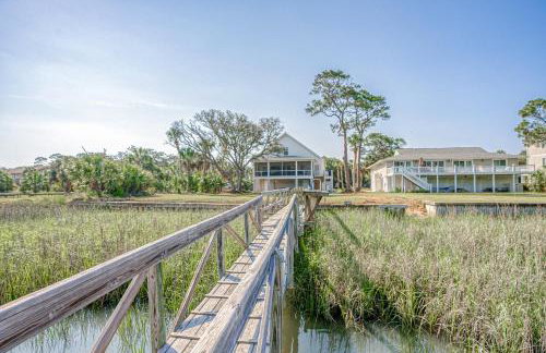 NEW LISTING Six Bedrooms - Private Dock - Steps to the Beach - Sleeps 14 - Foto 74